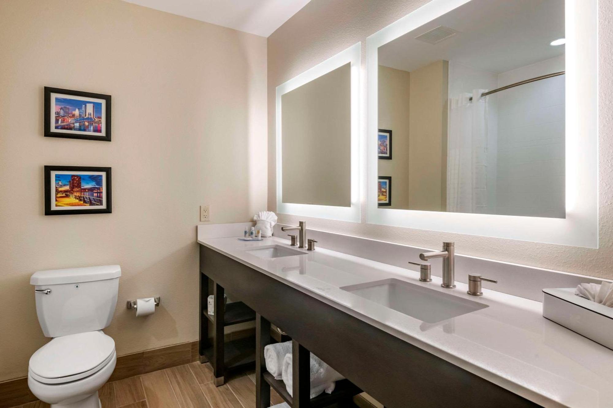 Comfort Inn & Suites Jacksonville - Orange Park Near Naval Air Station Buitenkant foto