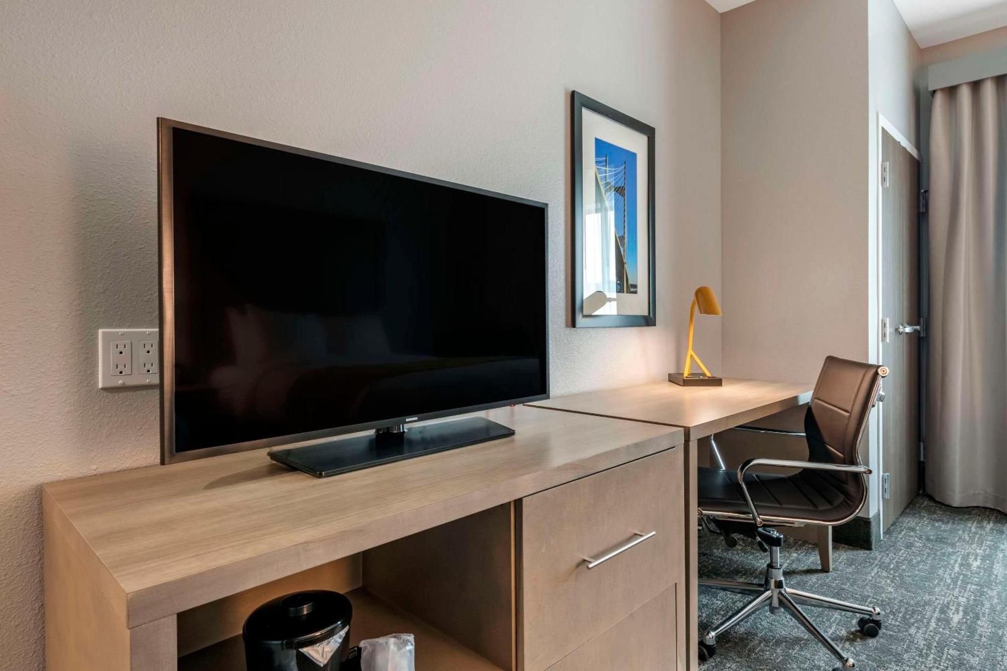 Comfort Inn & Suites Jacksonville - Orange Park Near Naval Air Station Buitenkant foto