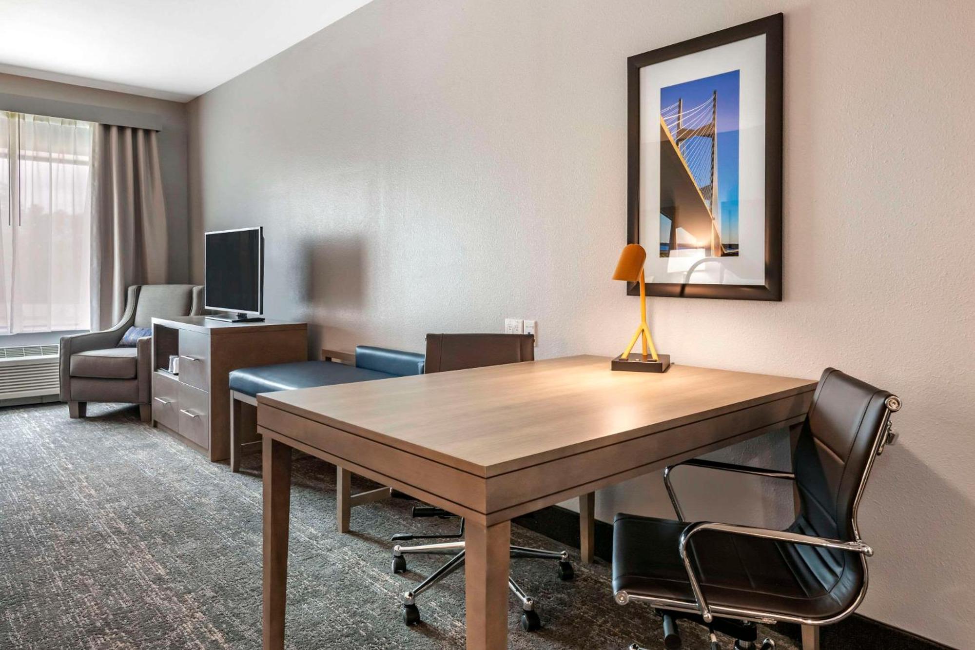 Comfort Inn & Suites Jacksonville - Orange Park Near Naval Air Station Buitenkant foto