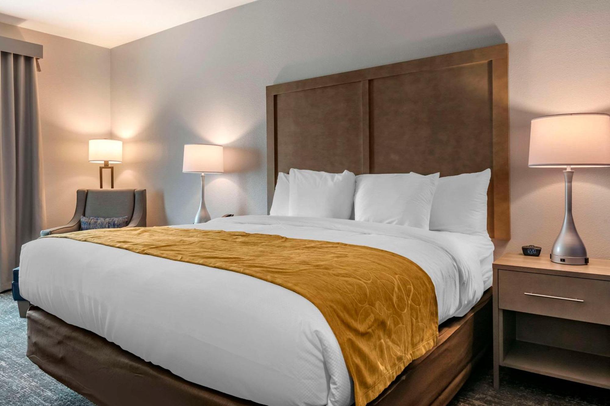 Comfort Inn & Suites Jacksonville - Orange Park Near Naval Air Station Buitenkant foto